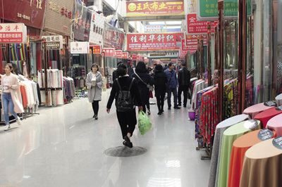 服裝批發市場新趨勢 數字化浪潮下的機遇與挑戰